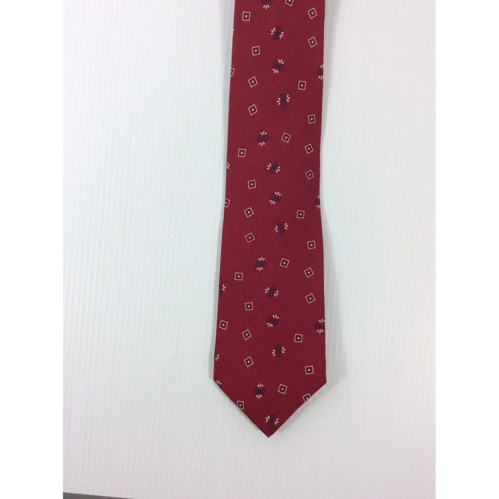 Claiborne Mens Tie 3.5 in W x L 57 Silk Burgundy Red Black White Geometric